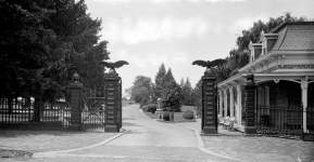 Gates of the Soldiers' National Cemetery, Gettysburg, Pennsylvania, circa 1905, zoomable image
